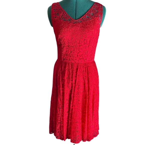 DOLCE & GABBANA RICH RED LACE MIDI FIT & FLAIR DRESS AND FULL SLIP LINER IN SILK - Picture 7 of 16